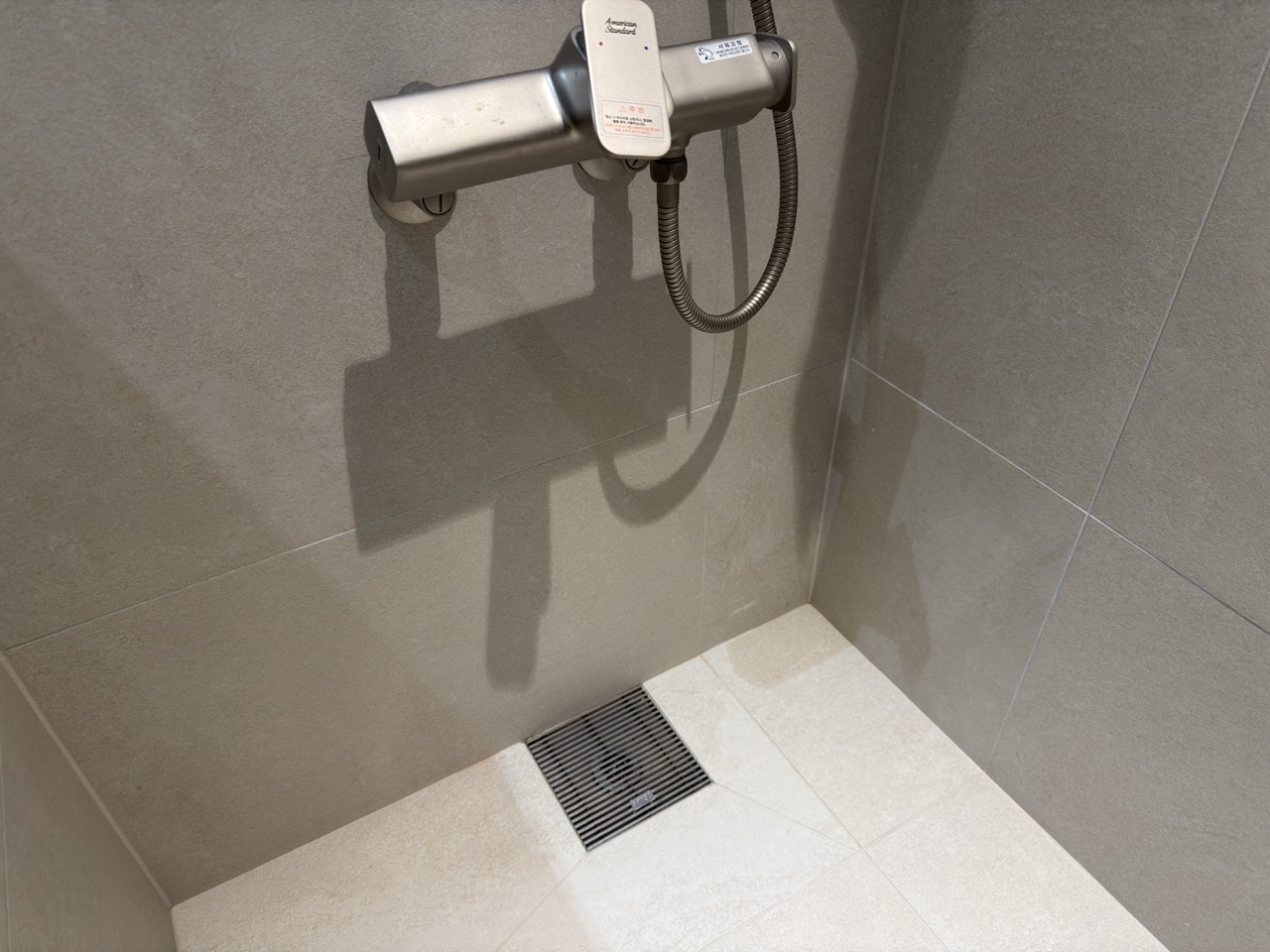 욕실 배수구 주변